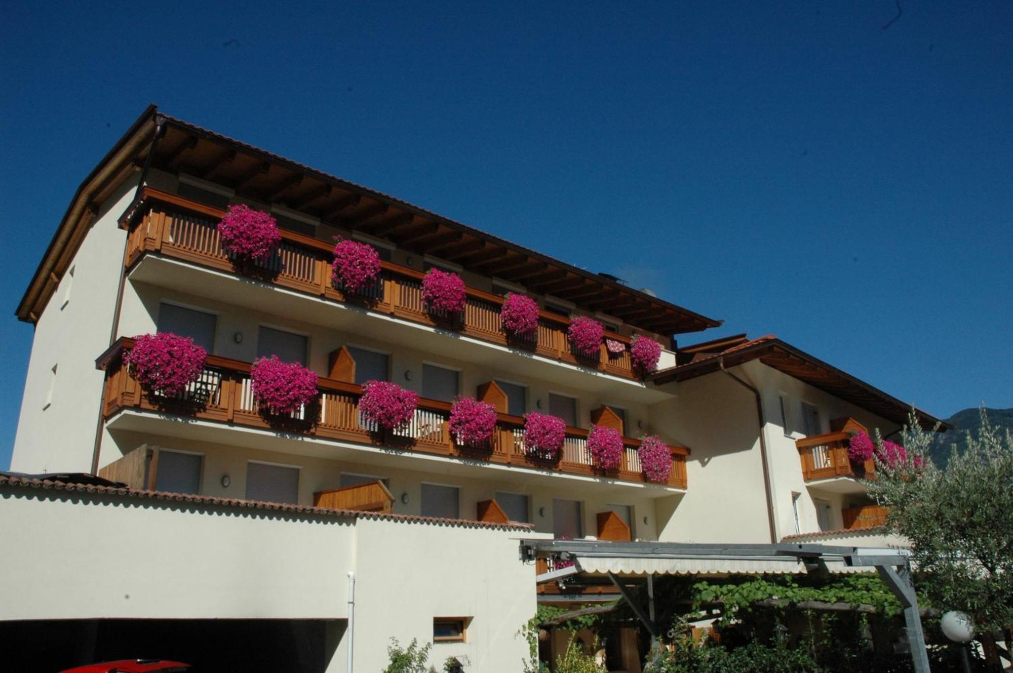 Hotel Loewenwirt Cermes Exterior photo