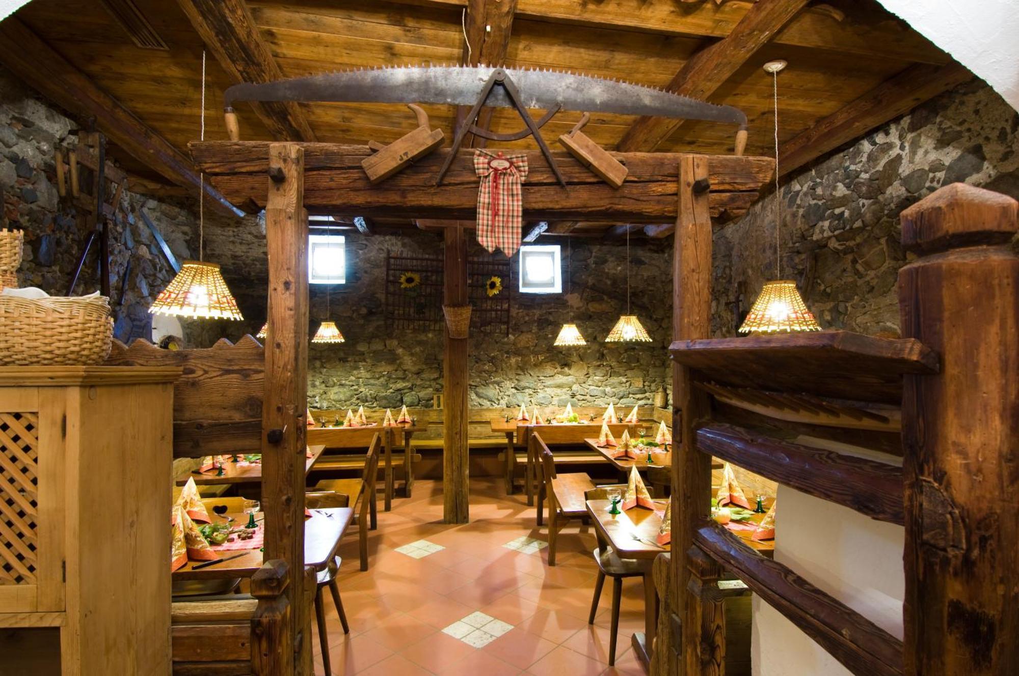 Hotel Loewenwirt Cermes Exterior photo